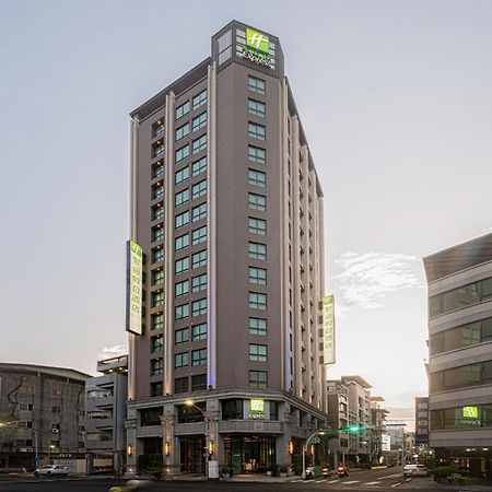 Holiday Inn Express Kaohsiung Love River, An Ihg Hotel מראה חיצוני תמונה