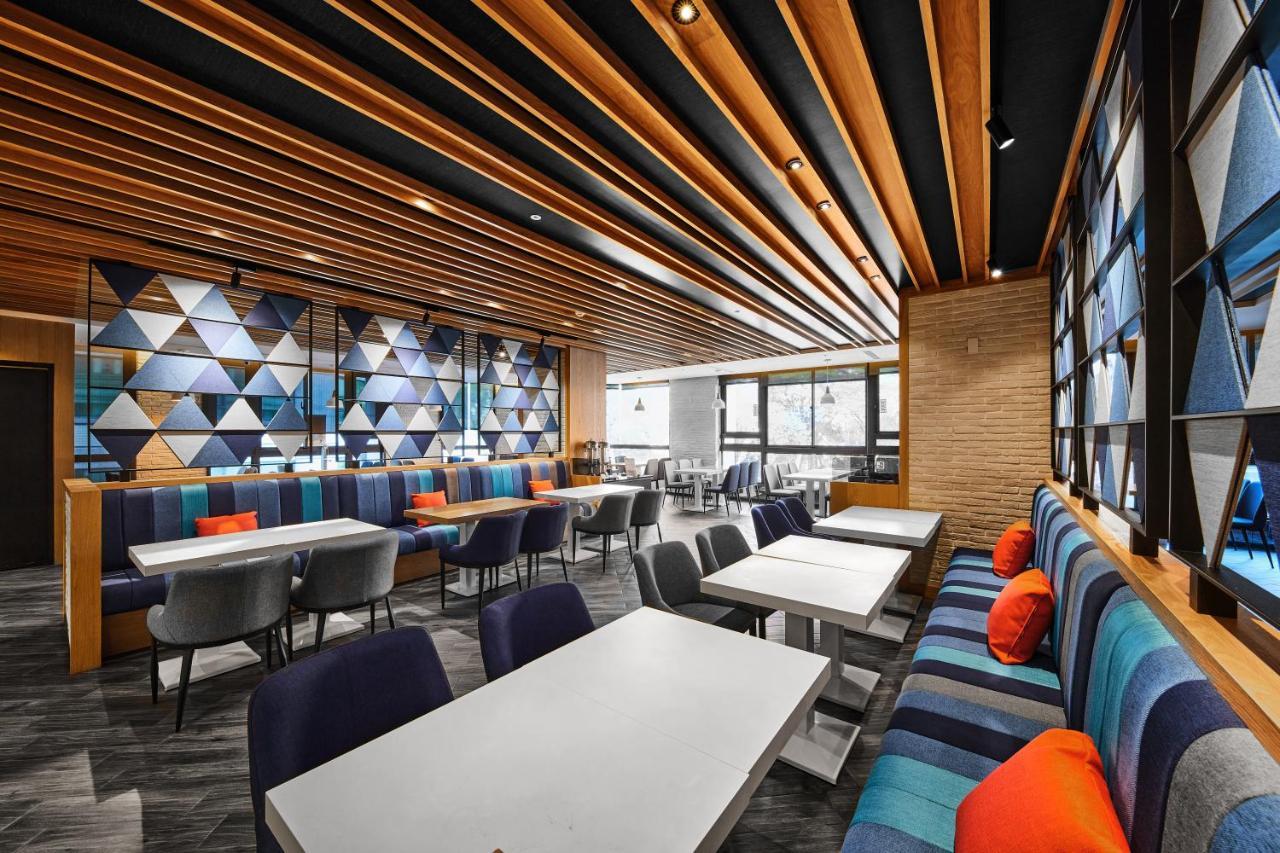 Holiday Inn Express Kaohsiung Love River By Ihg מראה חיצוני תמונה