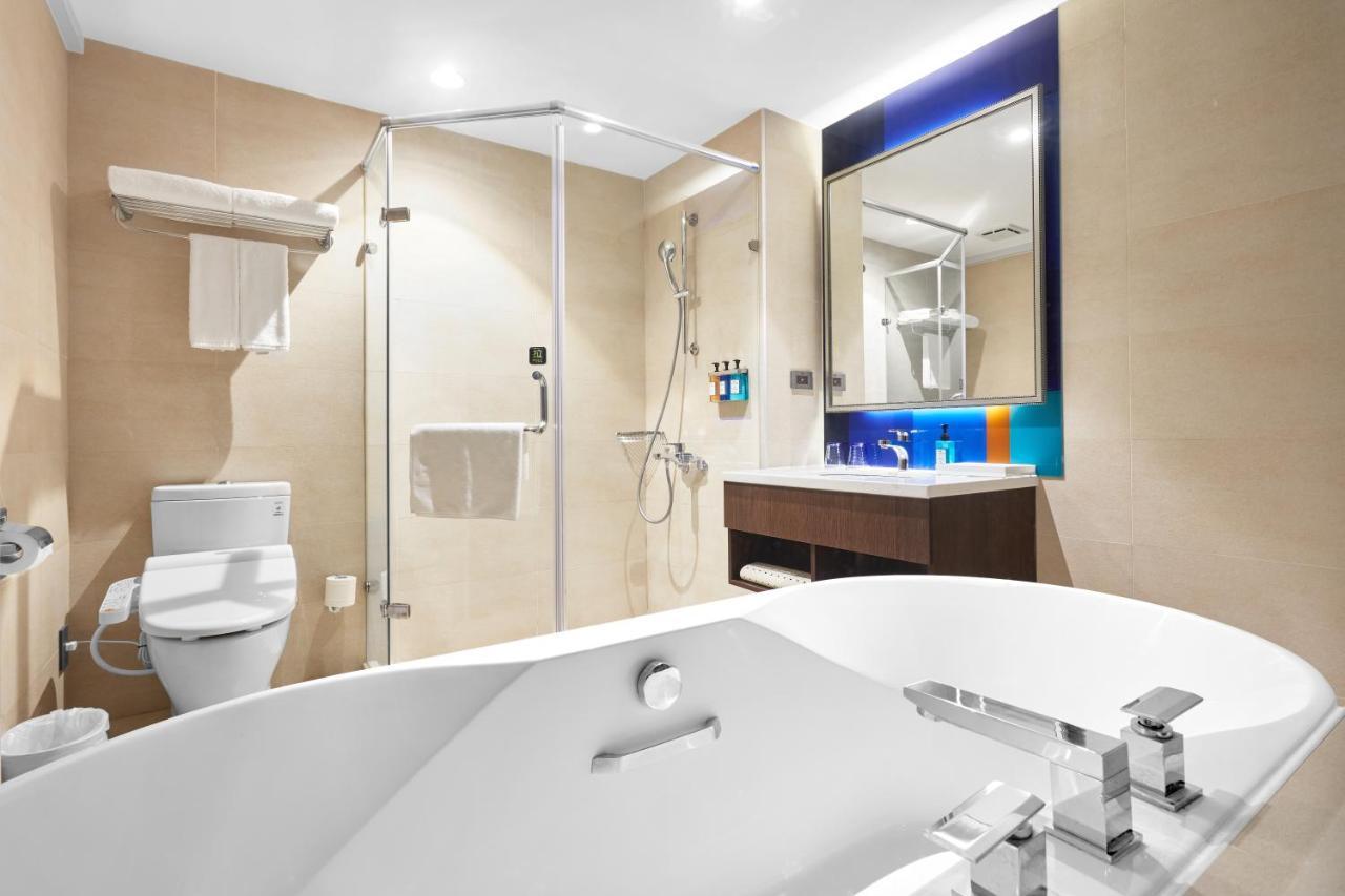 Holiday Inn Express Kaohsiung Love River By Ihg מראה חיצוני תמונה