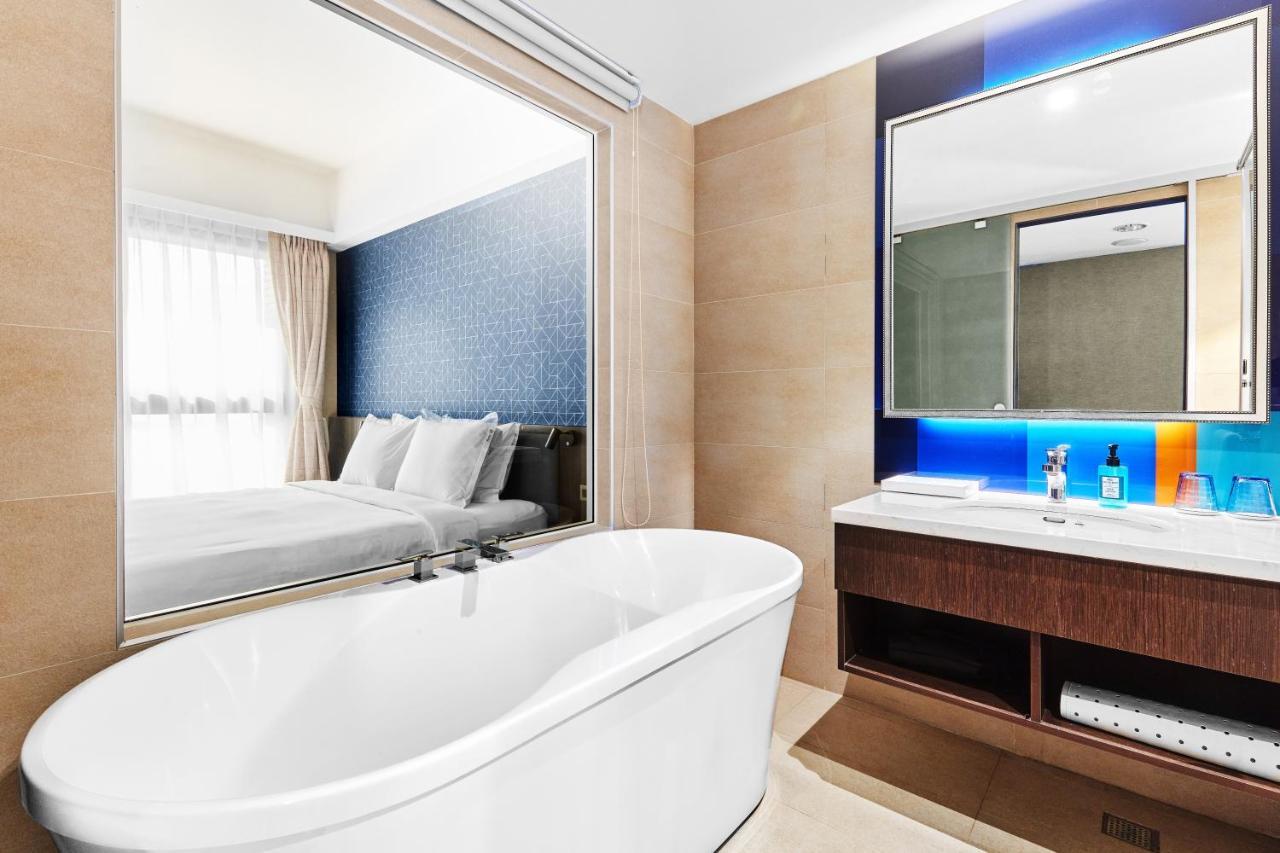 Holiday Inn Express Kaohsiung Love River By Ihg מראה חיצוני תמונה