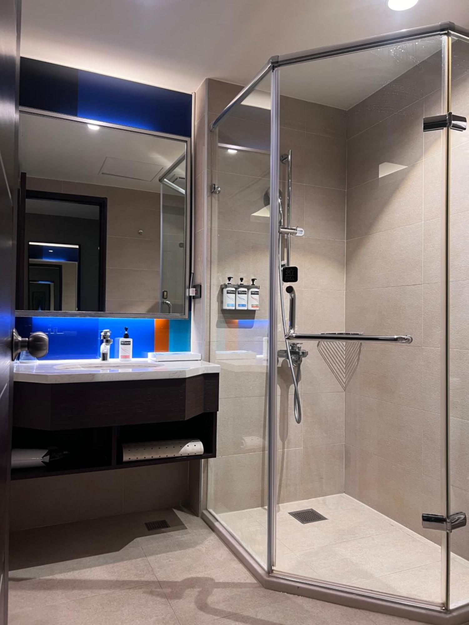 Holiday Inn Express Kaohsiung Love River By Ihg מראה חיצוני תמונה