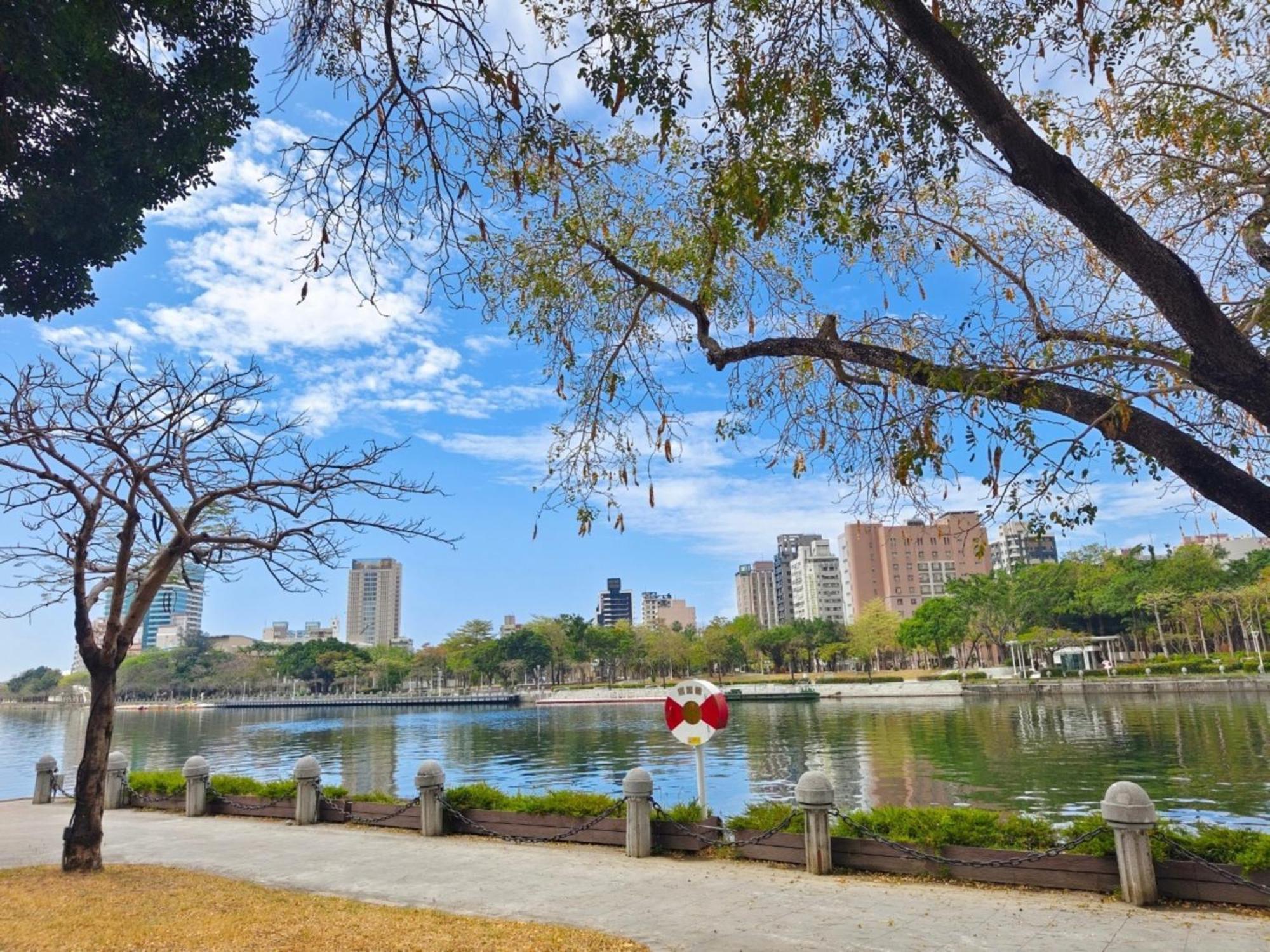 Holiday Inn Express Kaohsiung Love River By Ihg מראה חיצוני תמונה